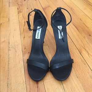 Cute black Strappy Steve Madden heels